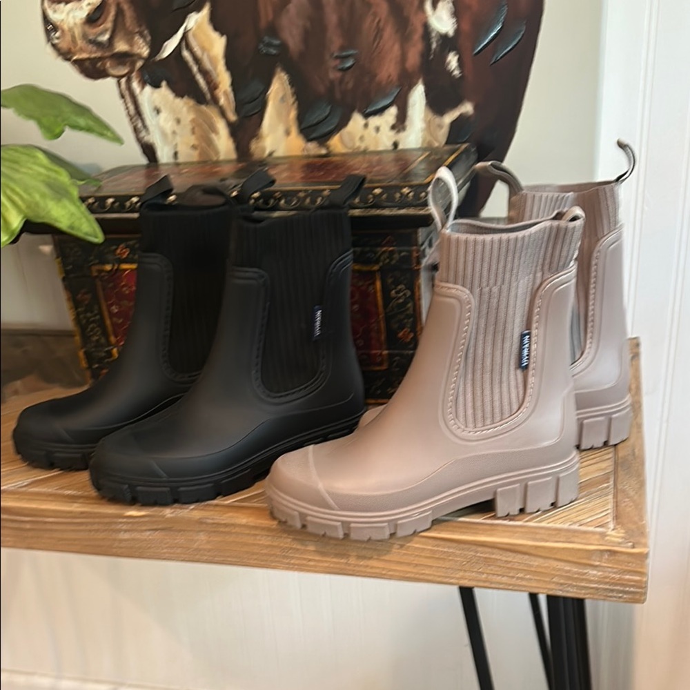 Stylish Black and Tan Women's Boots. Rubber boots size 7